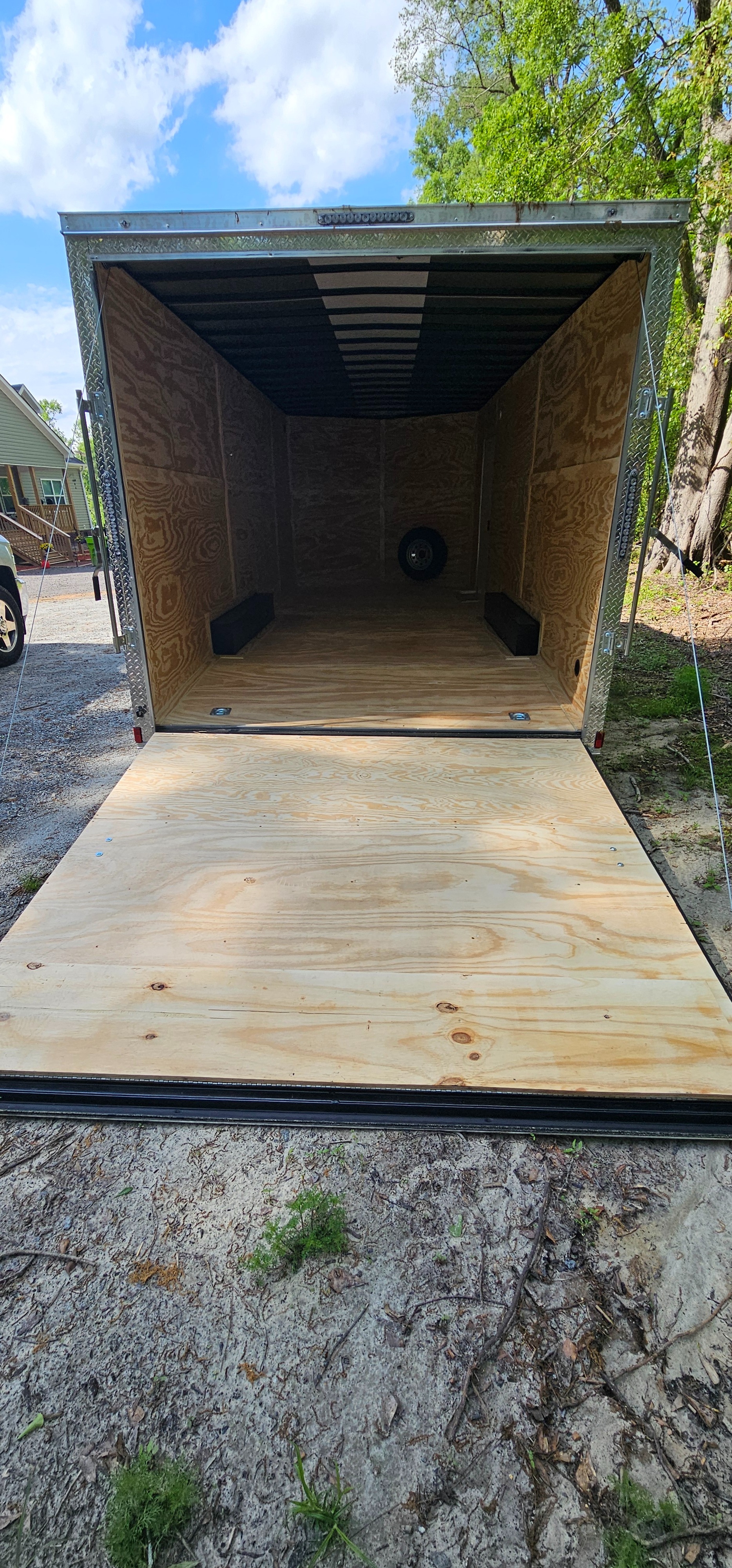 20ft Enclosed Trailer view 4